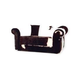 Bertha loveseat in zwart koeienhuid