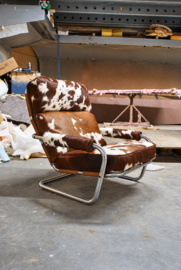 OBERMAN 601 FAUTEUIL HERSTOFFEREN IN BRUIN WIT KOEIENHUID