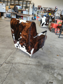 Emma fauteuil in echt tricolor koeienhuid
