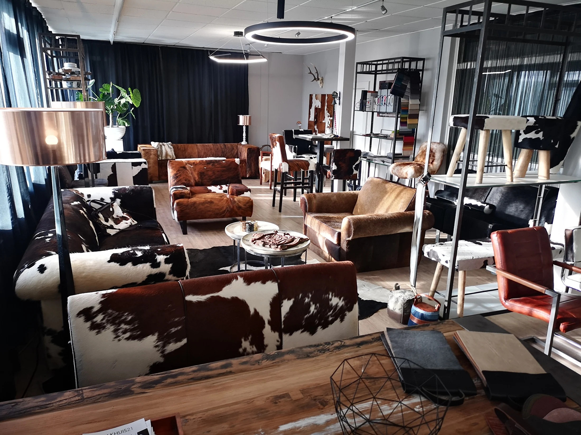 OUDE SHOWROOM 