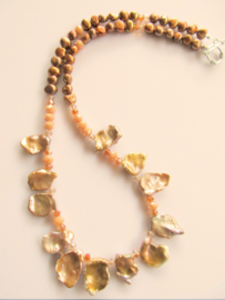 Ketting "Keshi Brown"