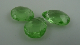 Groene facet kristalglas druppel 14x11 mm
