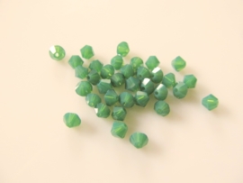 Swarovski  5301 kraal Palace Green Opal 4 mm