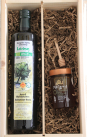 1x Latzimas Griekse Biologische Olijfolie extra vierge 750ml & Kretenzische biologische honing van tijmbloemen en wilde kruiden 270g & stokje