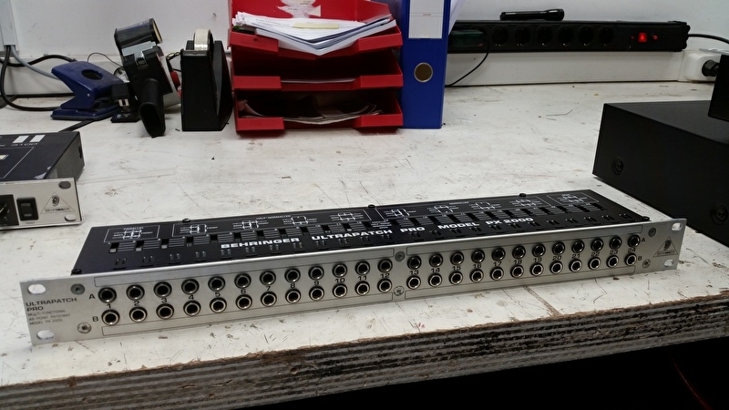 1x Behringer Ultrapatch PRO PX2000   € 50,-