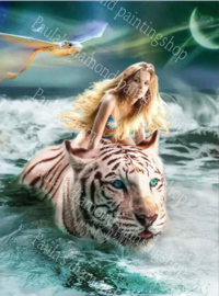 Jonge dame zittend op een zwemmende tijger (40x50cm full painting)