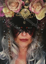 Vrouw met een masker bloemen en sieraden  (40x50cm full painting)