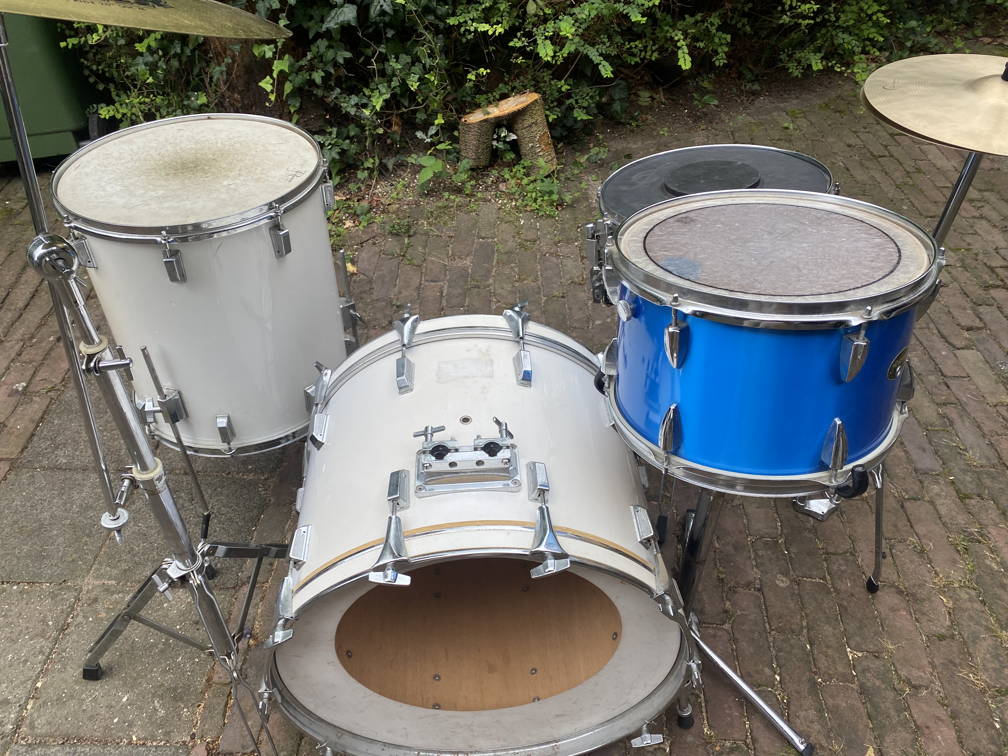 PEARL Hoshino vintage drumstel compleet: 22-13-16f-en 14 sn... 75 euro