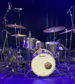 PREMIER vintage jaren 70 grey shimmer  22-12-16fl.....725,-   ...en...PREMIER B202 Afrikaans Mahonie, vintageset 1971 in 20-12-14fl ...1350,-