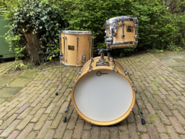 PREMIER  modern SIGNIA blank maple 22 (bs)-18 (bs)-10-12-14f-16fl... en veel vintage snaredrums  175,-...