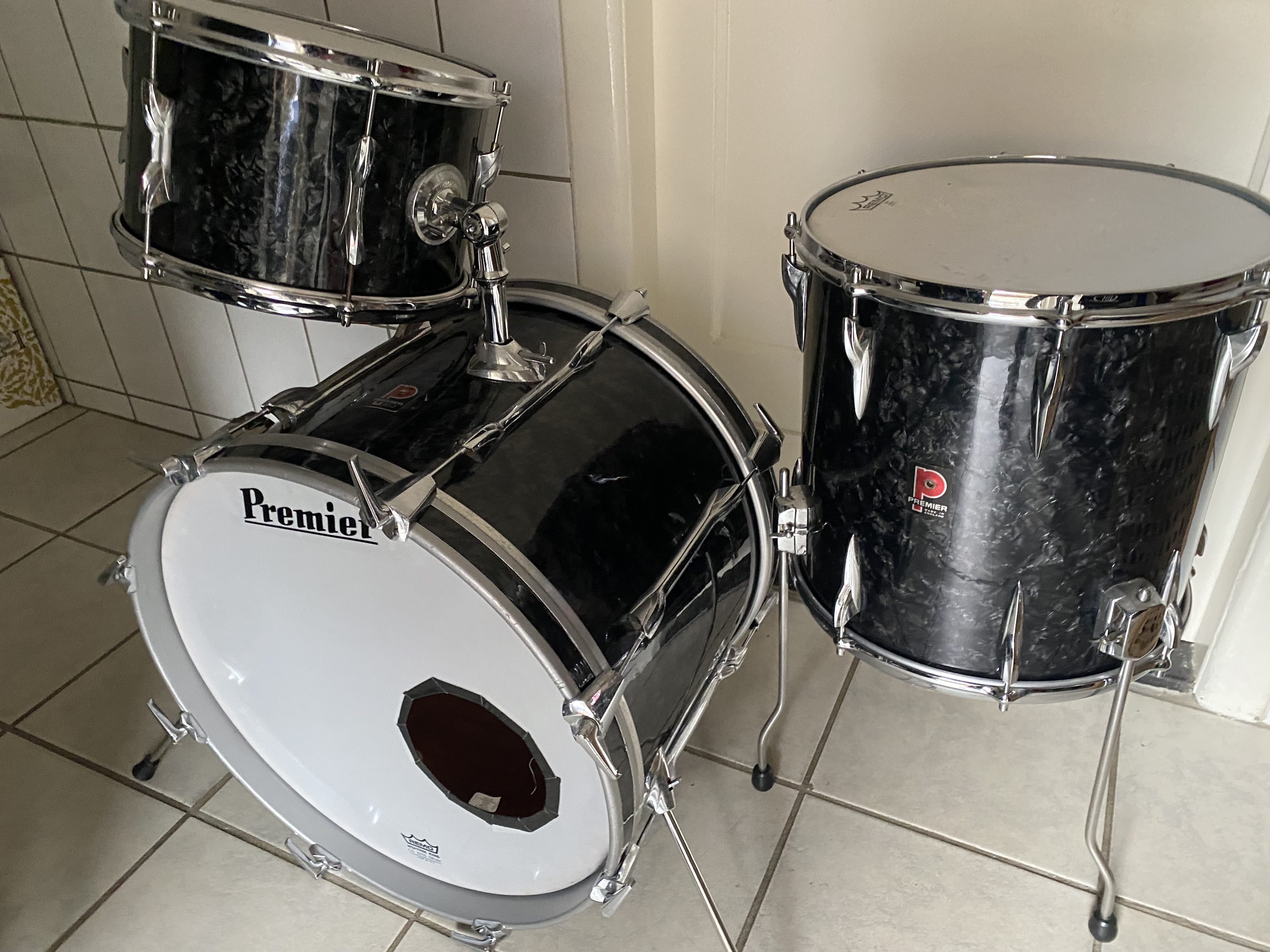 PREMIER B202 Afrikaans Mahonie, black diamond vintageset 1971 in 20-12-14fl met Remo wmp 14x4 sn. 1495,-