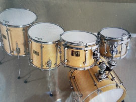 PREMIER  modern SIGNIA blank maple 22 (bs)-18 (bs)-10-12-14f-16fl... en veel vintage snaredrums  175,-...