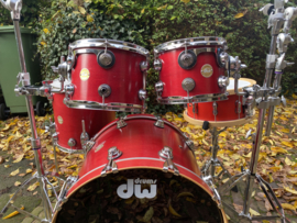 DW COLLECTOR satin red oil, golden badge 22-10-12-14fl...2499,-