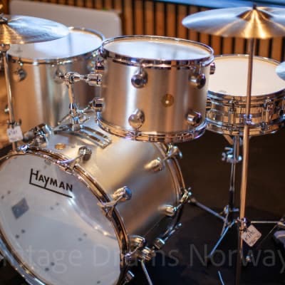 HAYMAN Vibrasonic vintage set: 22-12-12-16f en 14 matching sn.  of met Premier snare.