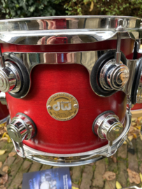 DW COLLECTOR satin red oil, golden badge 22-10-12-14fl...2499,-