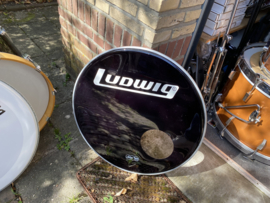 LUDWIG Logovellen 22 en 24 inch ...en LUDWIG Legacy 14x6,5  395...en 13x6,5 snare 175,-...