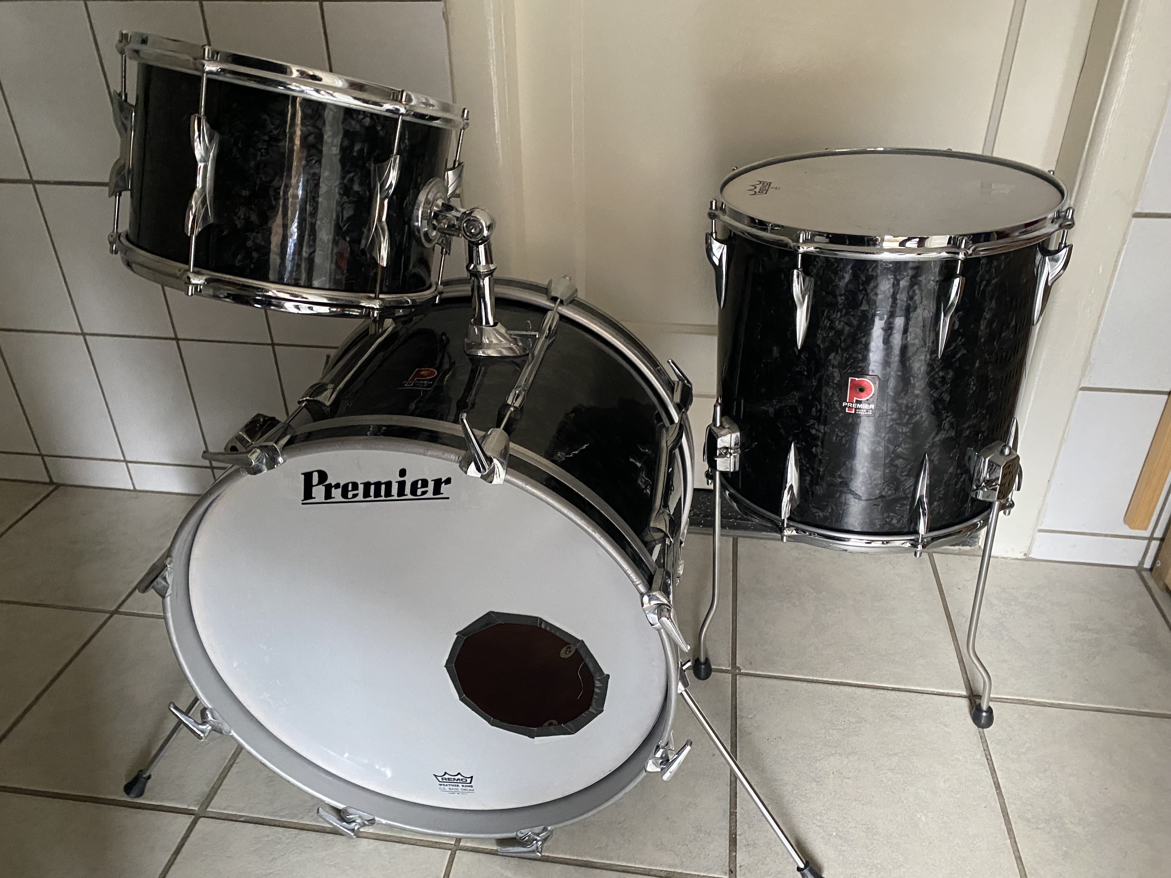 PREMIER B202 Afrikaans Mahonie, black diamond vintageset 1971 in 20-12-14fl met Remo wmp 14x4 sn. 1495,-