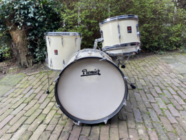 PREMIER 58 *vintage drums* crèmewit 20-12-14fl en 14T...995,- ...en...PREMIER 202 wmp '69  20-12-14T-14fl en 16fl...1295,-...en...losse Premier toms 12 beverley en 12  Premier floortom