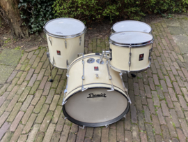 PREMIER 58 *vintage drums* crèmewit 20-12-14fl en 14T...995,- ...en...PREMIER 202 wmp '69  20-12-14T-14fl en 16fl...1295,-...en...losse Premier toms 12 beverley en 12  Premier floortom