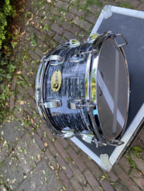 LUDWIG Logovellen 22 en 24 inch ...en LUDWIG Legacy 14x6,5  395...en 13x6,5 snare 175,-...