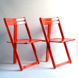 stoel klapstoelen set pair of red tripod folding chairs 1980s
