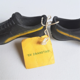 sportschoenen miniatuur damesvoetbal sv zaanstad autospiegel hanger 1960s