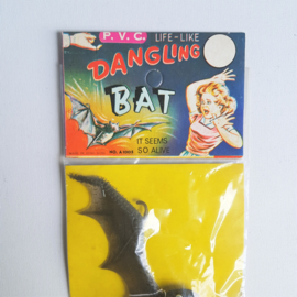 halloween vleermuis dangling bat in package 1960s