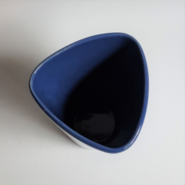 vaas blauw driehoek triangle shape blue vase 1980s