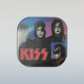 kiss button pin 1980s