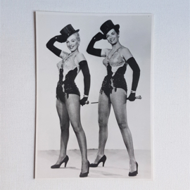 monroe, marilyn + jane russell ansichtkaart ongelopen postcard