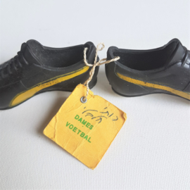 sportschoenen miniatuur damesvoetbal sv zaanstad autospiegel hanger 1960s