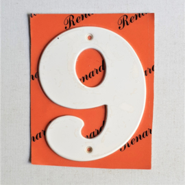 huisnummer " 9 "  wit metaal space age white house number metal 1970s