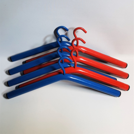 kapstokken kledinghangers 7x coat hangers 1980s