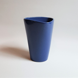 vaas blauw driehoek triangle shape blue vase 1980s