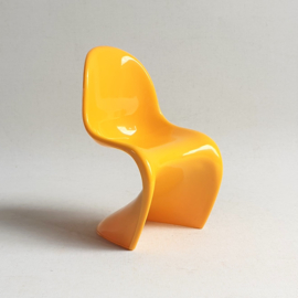 stoel miniatuur geel panton chair miniature yellow vitra design museum 1990s