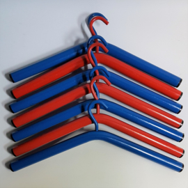 kapstokken kledinghangers 7x coat hangers 1980s