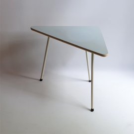 tafel bijzettafel koffietafel triangle side coffee table formica 1960s
