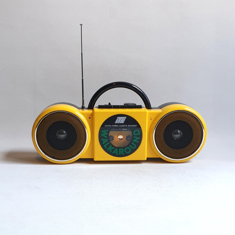 radio AM/FM stereo cassetterecorder walkaround 1980s