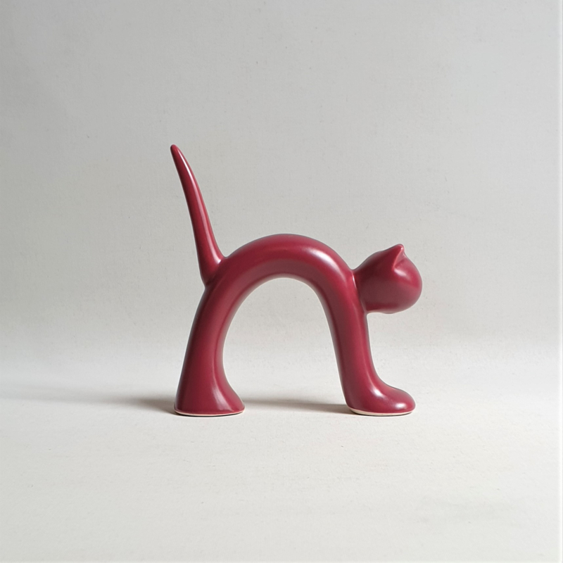 beeld kat figuur Israel Naaman stretching cat figurine 1980s
