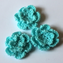 Dubbellaags blauw gehaakte bloemen p/s
