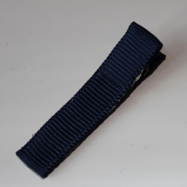 Alligator clip bekleed met navy grosgrain lint