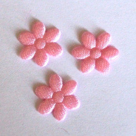 10 mini bloemetjes satijn roze  (10mm)