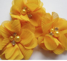 Chiffon bloem strass en geel