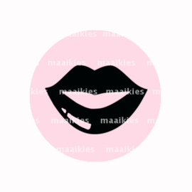 FB652  roze zwarte lippen