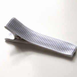Alligator clip bekleed met wit grosgrain lint