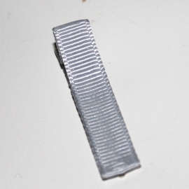 Alligator clip bekleed met grijs grosgrain lint