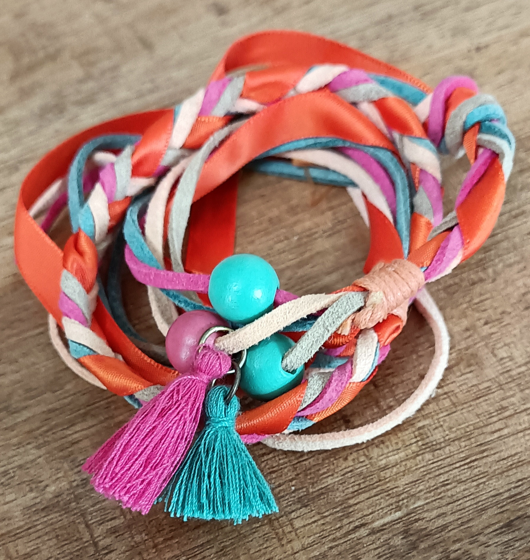 Armband ( Wraps) vlechten met bedels of kralen! incl chips en ranja va 6 kids!!!