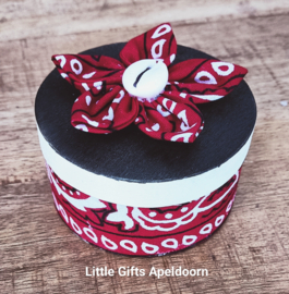 doosje met batik gepimpt