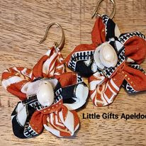 Batik oorbellen met batik ketting