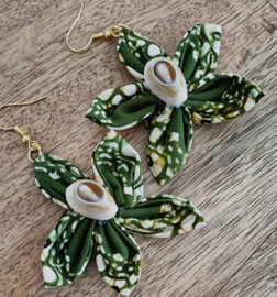 Batik oorbellen idju